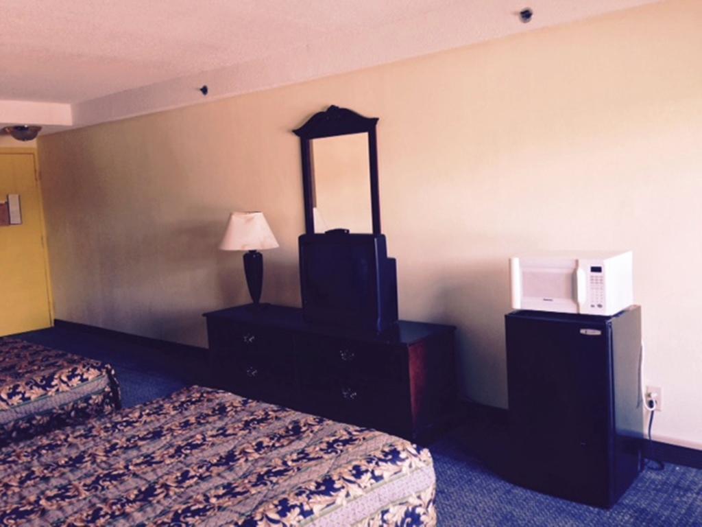 Wynnwood Plaza Hotel - Newport News Exterior foto