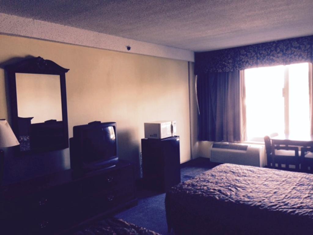 Wynnwood Plaza Hotel - Newport News Exterior foto