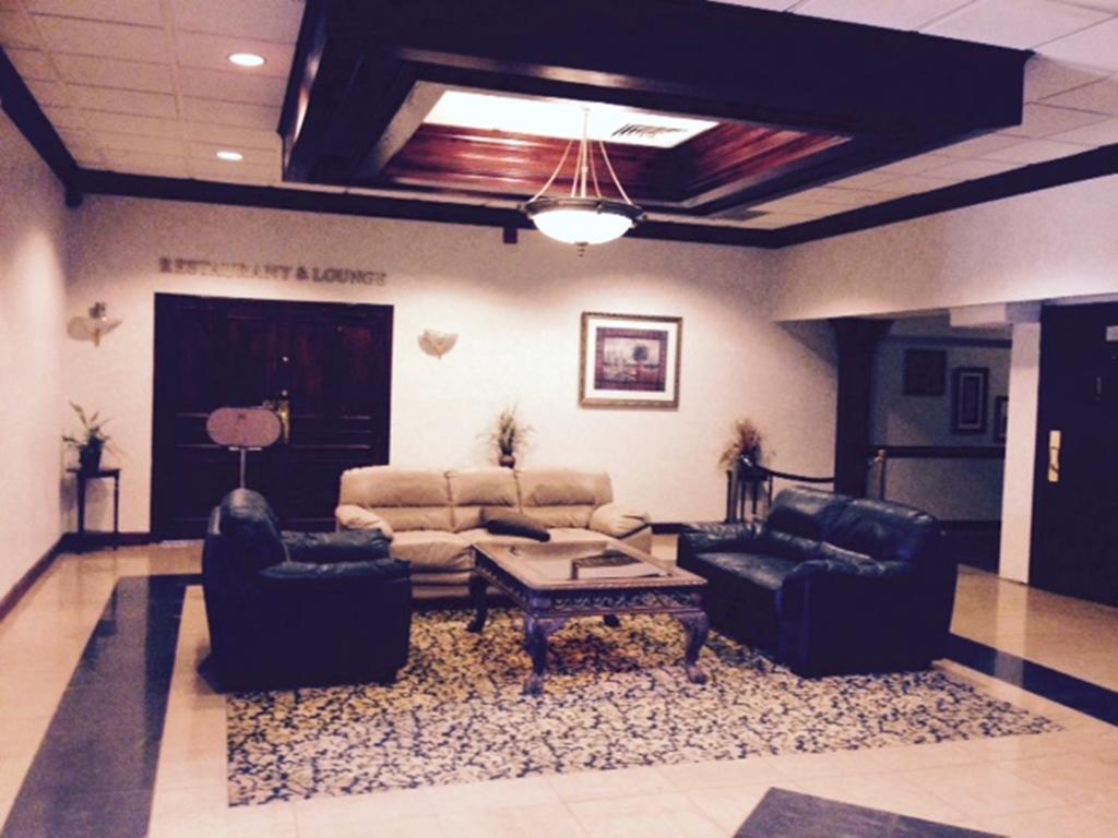 Wynnwood Plaza Hotel - Newport News Exterior foto